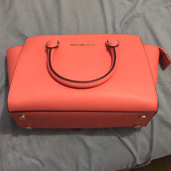 Michael Kors Handbags - Michael kors purse